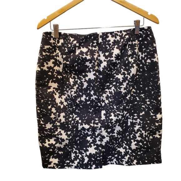 Ann Taylor black and white floral skirt. Size 12. Very‎ good condition. - Picture 4 of 7
